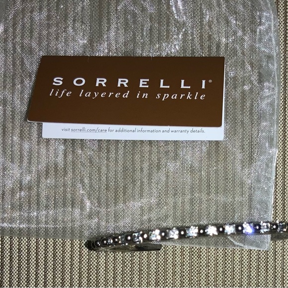 Sorrelli cuff bracelet - Picture 3 of 5
